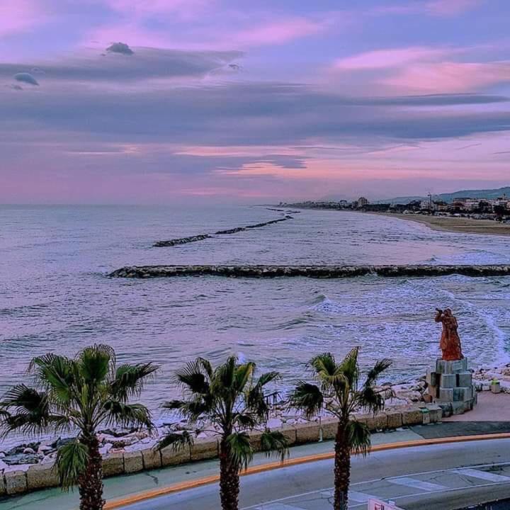 Апартаменты App Sul Lungomare Сан-Бенедетто-дель-Тронто Экстерьер фото